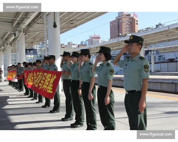 杨程晒与马斯切拉诺合影：昔日战友的足球情缘与执教征程的期许